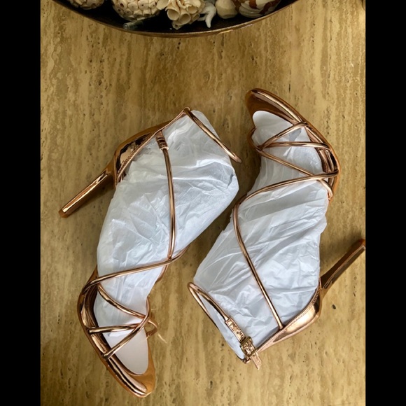 (SOLD)Gianni Bini Heels 4 Inch - Picture 2 of 8